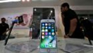 أبل تكشف سر رسالة آيفون "المزعجة"