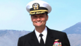 طفل فر من إيران يستعد للعودة قائدا لحاملة طائرات أمريكية