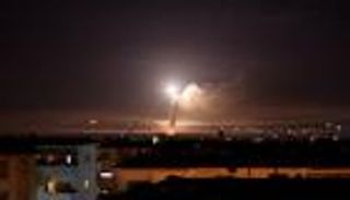 الدفاعات السورية تتصدى لصاروخ معاد تجاه مدينة مصياف