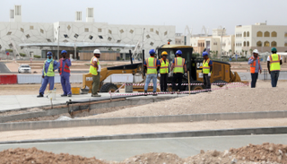 عمال البناء يعملون في ظروف سيئة بالدوحة