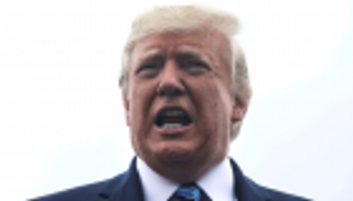 "الأربعاء الأسود".. ترامب يجتمع مع 3 رؤساء بنوك بالهاتف