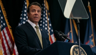 أندرو كومو حاكم ولاية نيويورك الأمريكية