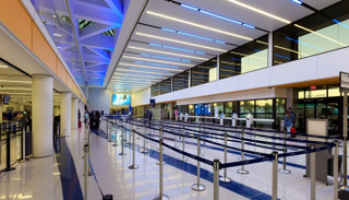 قاعة المسافرين في مطار لوس أنجلوس