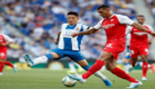 إشبيلية يهزم إسبانيول بثنائية في الدوري الإسباني