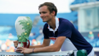 ميدفيديف يهزم جوفين ويحرز لقب بطولة سينسيناتي للتنس