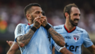 داني ألفيس يستهدف المجد مع ساو باولو