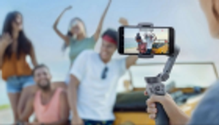 اتصور واشحن.. حامل جديد للهواتف الذكية من "دي جي آي"