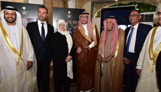 جانب من الحضور في المعرض