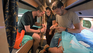 الحافلة من الداخل