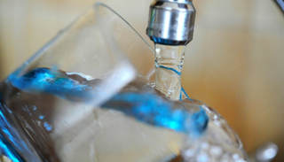 المياه المعالجة بالفلوريد توزع على نحو 66% من السكان في أمريكا