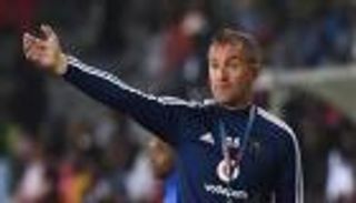 ميتشو يشاهد فوز الزمالك على جينيس برباعية وديا