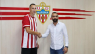 ألميريا يواصل التدعيم ويضم صربيا جديدا