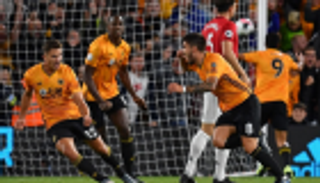 ولفرهامبتون يكرس عقدته لمانشستر يونايتد