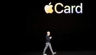 "أبل" تطلق بطاقة ائتمانية