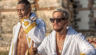 مشهد من الأغنية