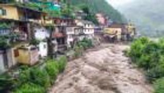 3 قتلى في تحطم مروحية تحمل مساعدات شمال الهند