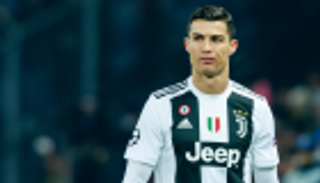 رونالدو ينتقد جنون الميركاتو.. ويلوح بالاعتزال القريب