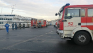 مصرع شخص وإجلاء 300 إثر اشتعال قارب بروسيا 