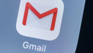 جوجل تستعين بالذكاء الاصطناعي للتغلب على الأخطاء اللغوية في Gmail