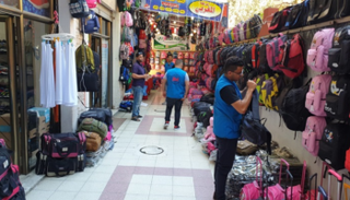 الركود يسيطر علي سوق مستلزمات المدارس في قطاع غزة