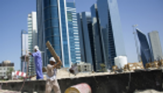 الكويت تلغي إقامات 56 ألف عامل وافد 