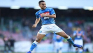 نابولي يخطط لتحصين الجزائري عقد وناس ببند جديد