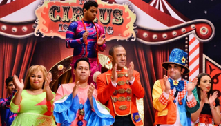 أشرف عبدالباقي وفرقة مسرح مصر