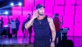 بالصور.. محمد رمضان يؤدي بروفة حفله بالساحل