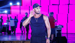 محمد رمضان خلال بروفات الحفل