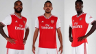 أوباميانج يقارن بين ثلاثي هجوم أرسنال ونظيره في ليفربول