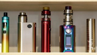 التدخين الإلكتروني يُظهر الوجه القبيح- أرشيفية