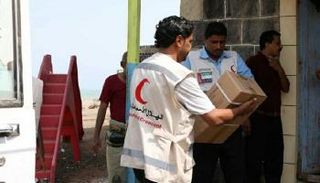 الهلال الأحمر الإماراتي يسلم كمية من الأدوية لمستشفى المخا