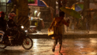 قتيلان بانهيارات أرضية وفيضانات في الفلبين