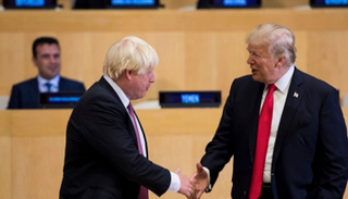 ترامب يصافح جونسون - أرشيفية