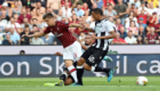 ميلان يسقط بهدف أمام أودينيزي في مستهل مشواره بالدوري الإيطالي