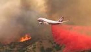 "العملاق" ينقض على حرائق الغابات في بوليفيا
