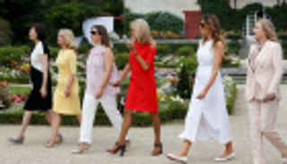 زوجات زعماء "قمة السبع" يزرن "قرية الفلفل"