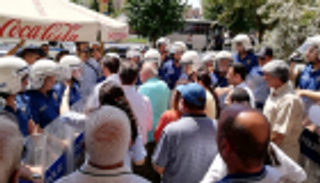 شرطة أردوغان تفض بالقوة مسيرات رافضة لعزل رؤساء البلديات‎