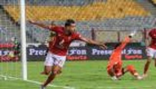 علي معلول يحصل على جائزة لاعب الموسم في الأهلي المصري