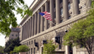 نيران حرب التجارة تضرب استثمارات الشركات الأمريكية