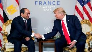ترامب خلال لقائه السيسي على هامش قمة السبع بفرنسا