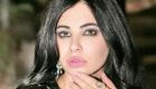 الفنانة الجزائرية ياسمين نيار تتهم عصام كاريكا بالنصب