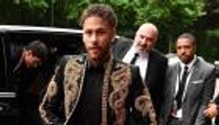 نيمار يتجاهل سان جيرمان لمتابعة مباراة برشلونة ضد ريال بيتيس