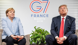 ترامب وميركل خلال اجتماع على هامش قمة مجموعة السبع