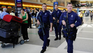 عناصر من الأمن التركي في أحد المطارات - أرشيفية