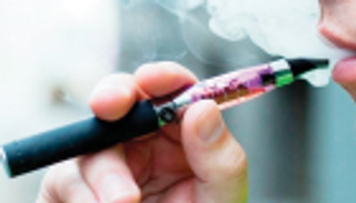 أمريكا تفتح تحقيقا حول السجائر الإلكترونية بعد تسجيل أولى الوفيات