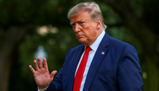 ترامب خلال حضوره قمة السبع في باريس