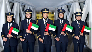 5 إماراتيات يقدن طائرات الإمارات إلى 5 قارات في يوم واحد