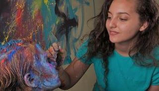  أول مصرية ترسم لوحتها على أجساد البشر