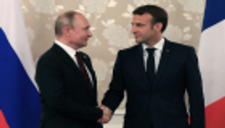 ماكرون يجدد مطالبه بضرورة تطبيع العلاقات مع روسيا